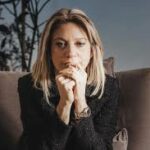 Απάντηση κόλαφος από την Μαρία Καρυστιανου για το πόρισμα Καρώνη: διαπράττει τη ΜΕΓΙΣΤΗΝ ΥΒΡΙΝ! ΤΟΛΜΑ να αφιερώνει αυτό το «έκτρωμα» στους νεκρούς μας