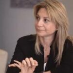 Μαρία Καρυστιανου: Για ποιο λόγο ο Πρωθυπουργός πρέπει οπωσδήποτε να ερευνηθεί για το αδίκημα της Εσχάτης Προδοσίας