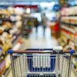 Η μείωση της ανεργίας και οι αυξήσεις στον κατώτατο μισθό δεν φτάνουν λόγω της ακρίβειας που καλπάζει