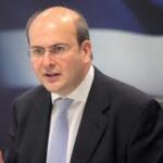 Κατάντησαν την χώρα τελευταία των τελευταίων στην ΕΕ, πίσω ακόμη και από τις πρώην σοβιετικές χώρες, με εξαθλιωμένους Πολίτες, με χρεοκοπημένες μικρομεσαίες επιχειρήσεις και με τους αγρότες σε απόγνωση