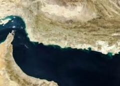 Πλοία που διέρχονται το Στενό του Ορμούζ θα έχουν ασφάλιση μόνο αμερικανικών εταιρειών!