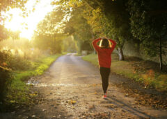 Περπάτημα: Η απλή συνήθεια που μπορεί να αλλάξει τη ζωή σας