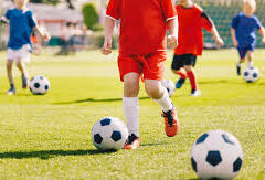 Η μπάλα στα πόδια των μαθητών – Αγώνες ποδοσφαίρου στην Αιγιάλεια