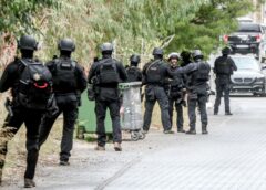 Μεγάλη επιχείρηση της ΕΛ.ΑΣ. στα Ζωνιανά: 100 κατηγορούμενοι, 50 «ύποπτοι» λογαριασμοί και «μεταφερόμενα» πρόβατα Μεγάλη επιχείρηση της ΕΛ.ΑΣ. στα Ζωνιανά: 100 κατηγορούμενοι, 50 «ύποπτοι» λογαριασμοί και «μεταφερόμενα» πρόβατα