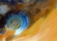Η NASA εντόπισε γιγαντιαίο «μάτι» 40 χιλιομέτρων στη Σαχάρα, πώς δημιουργήθηκε το εντυπωσιακό φαινόμενο