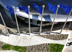 Η Ρωσία προαναγγέλλει πλήγματα στο Κίεβο και καλεί τους ξένους πολίτες να φύγουν