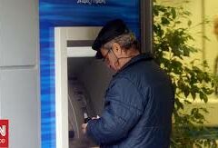 Την αύξηση του ακατάσχετου των τραπεζικών λογαριασμών για χρέη προς το Δημόσιο, ανακοίνωσε  στη Βουλή ο υπουργός Εθνικής Οικονομίας και Οικονομικών, Κυριάκος Πιερρακάκης.  «Είμαι σε θέση να ανακοινώσω ότι το ακατάσχετο όριο αυξάνεται από τα 1250 € στα 1600 €. Η αύξηση αυτή είναι 28%. Είναι μια πράξη δικαιοσύνης και μια πράξη εμπιστοσύνης απέναντι στην κοινωνία. Δεν είναι αποσπασματική ενέργεια, αλλά εντάσσεται στη συνολική στρατηγική της κυβέρνησης για το ιδιωτικό χρέος, καθώς δίνουμε δυνατότητες επανεκκίνησης σε όσους περισσότερους μπορούμε», τόνισε ο Υπουργός από τα κυβερνητικά έδρανα, τονίζοντας ότι το όριο του ακατάσχετου θα πρέπει «να αντανακλά την πραγματικότητα του σήμερα, όχι του χθες».   «Το ακατάσχετο των τραπεζικών λογαριασμών είχε οριστεί το 2015 από την κυβέρνηση του ΣΥΡΙΖΑ στα 1.250 ευρώ. Αυτή ήταν το όριο της δημοσιονομικής ασφυξίας», πρόσθεσε ο κ. Πιερρακάκης.   Η σχετική διάταξη για την αύξηση του ακατάσχετου ορίου στους λογαριασμούς θα ενταχθεί στο νομοσχέδιο του παράνομου τζόγου και θα ψηφιστεί εντός του Ιουνίου.
