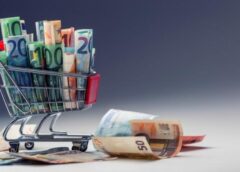 Γιατί έπρεπε να περάσουν επτά χρόνια για να παρουσιάσει η κυβέρνηση στην ΔΕΘ πακέτο για την ακρίβεια;