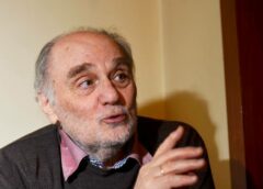 Στέλιος Ράμφος: «Δεν θεωρώ τον εαυτό μου φιλόσοφο, φιλοφιλόσοφος είμαι. Αν εγώ είμαι φιλόσοφος, τότε τι ήταν ο Πλάτων;»