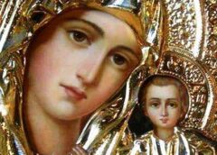 Η Παναγία να φωτίζει και να προστατεύει κάθε ελληνική οικογένεια Η Παναγία να φωτίζει και να προστατεύει κάθε ελληνική οικογένεια