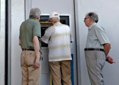 Συντάξεις χηρείας: Η κυβέρνηση «βάφτισε» την μη περικοπή ως παροχή