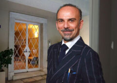 Νέα καταγγελία για τον Ηλία Θεοδωρόπουλο: «Μου έφερε βαλίτσα με δονητές, ψαλίδια και βελόνες» Νέα καταγγελία για τον Ηλία Θεοδωρόπουλο: «Μου έφερε βαλίτσα με δονητές, ψαλίδια και βελόνες»