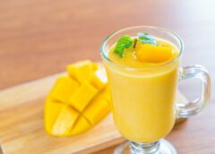 Smoothie με πορτοκάλι και μάνγκο, πλούσιο σε πρωτεΐνη