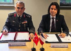 Η Γαλλία υπέγραψε αμυντική συμφωνία με την Τουρκία! Η Γαλλία υπέγραψε αμυντική συμφωνία με την Τουρκία!