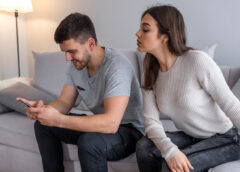 Cushioning: Όταν κάποιος κρατά παράλληλες «εναλλακτικές» ενώ βρίσκεται ήδη σε σχέση Cushioning: Όταν κάποιος κρατά παράλληλες «εναλλακτικές» ενώ βρίσκεται ήδη σε σχέση